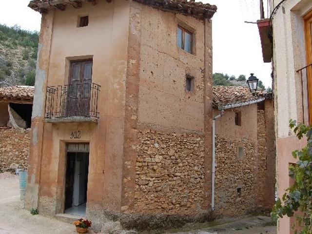 Casa en venta en Ademuz, Valencia