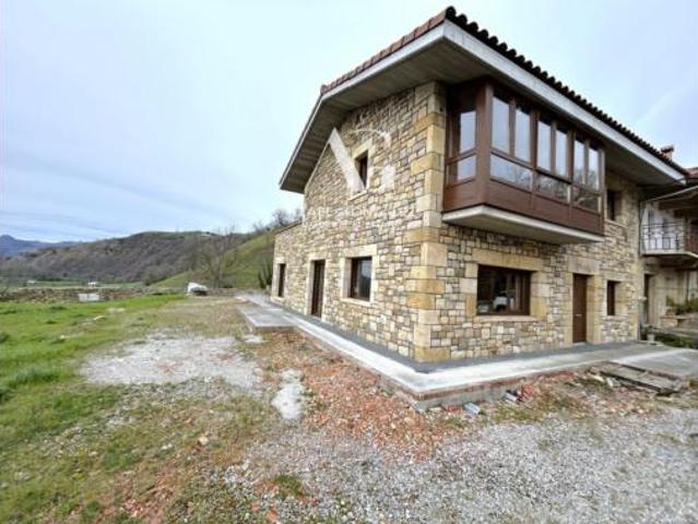 Casa en venta en Villacarriedo, Cantabria