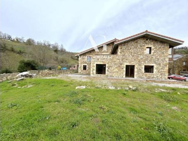 Casa en venta en Villacarriedo, Cantabria