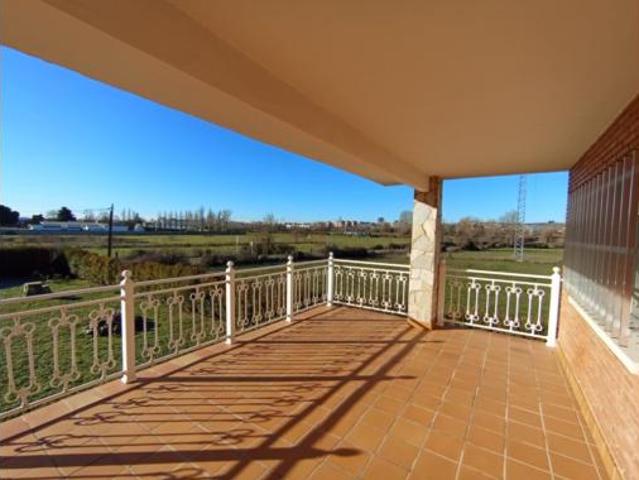 Casa en venta en Navatejera, Villaquilambre