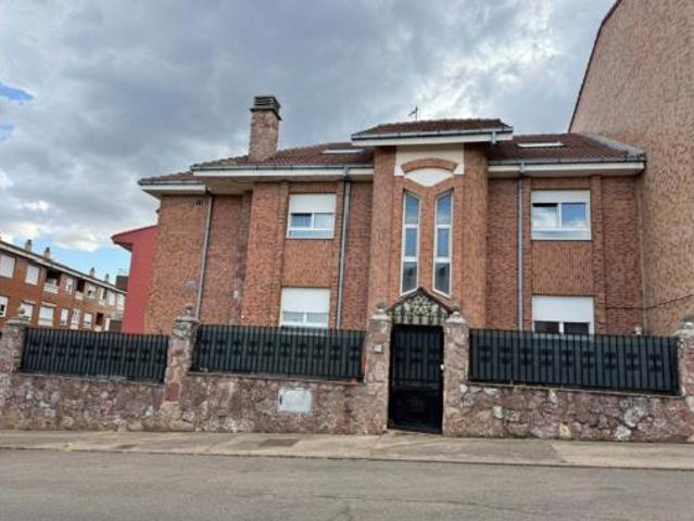 Casa en venta en Navatejera, Villaquilambre