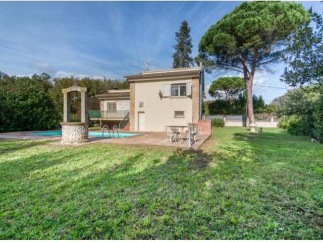Casa en venta en Vilobí D'onyar