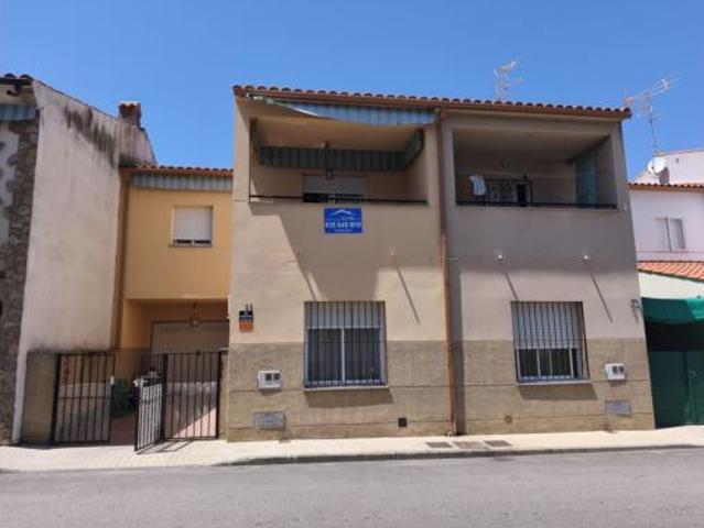 Casa en venta en Zarza La Mayor, Extremadura