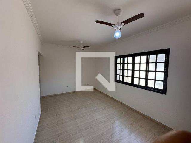 Casa aluguel em Região Imediata de São José dos Campos, Região Metropolitana do Vale do Paraíba e Litoral Norte