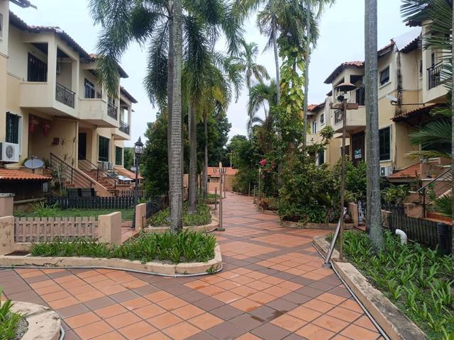 Terraced House for sale in Malaka