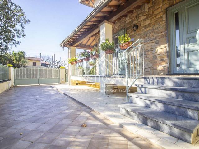 Villa Indipendente in vendita a località Fillungo, Camaiore
