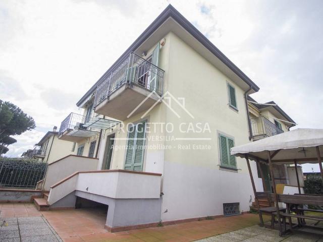 Villa Indipendente in vendita a Camaiore, Toscana