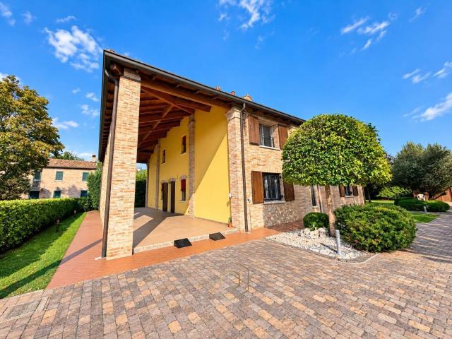 Villa Indipendente in vendita a Codrea, Ferrara