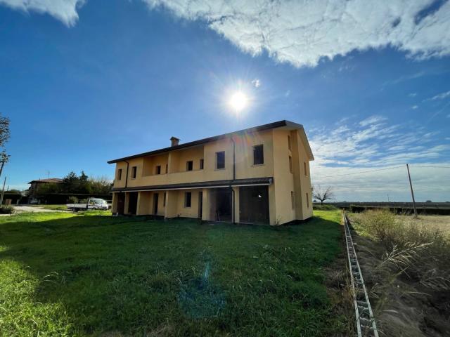Villa Indipendente in vendita a Ferrara, Reggio Emilia