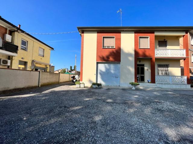 Villa Indipendente in vendita a Ferrara, Reggio Emilia