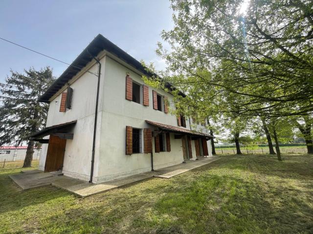 Villa Indipendente in vendita a Ferrara, Reggio Emilia