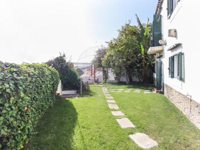 Casa alugar em Núcleo Urbano Histórico de Linda-a-Velha, Oeiras