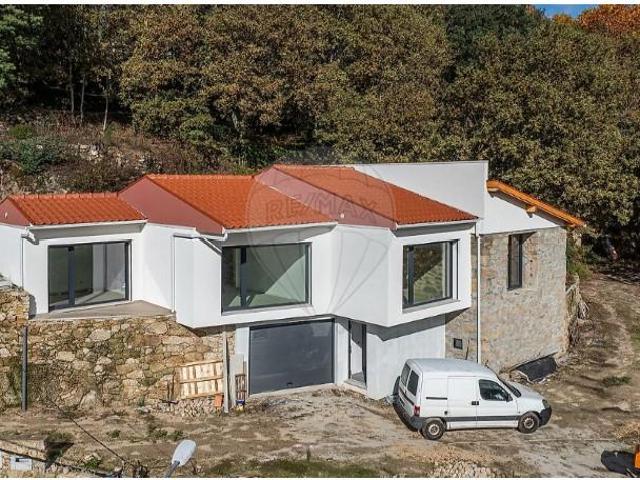 Casa venda em Mondim De Basto, Vila Real