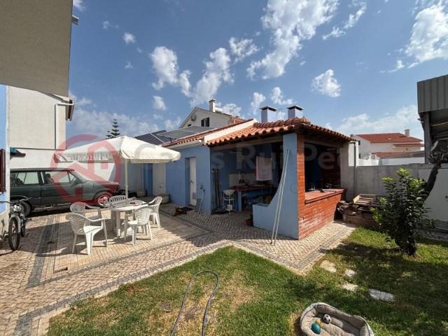 Casa venda em Alenquer (Santo Estêvão e Triana), Alenquer