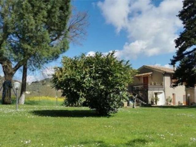 Rustico in vendita a Magione, Umbria
