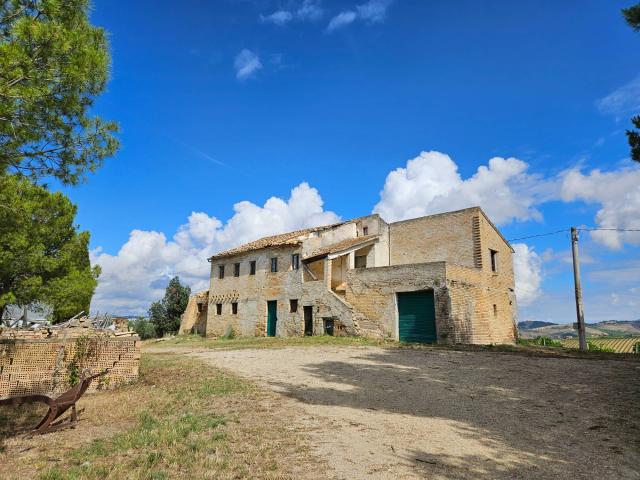 Rustico in vendita a San Giorgio, Acquaviva Picena