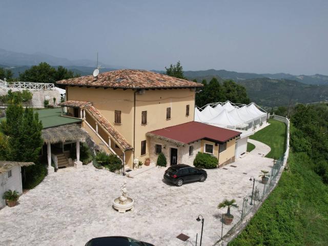 Rustico in vendita a Mozzano, Marche