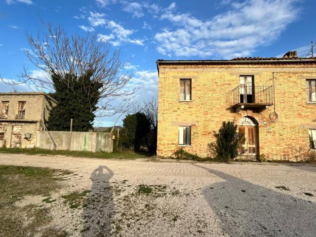 Rustico in vendita a San Venanzo, Castignano
