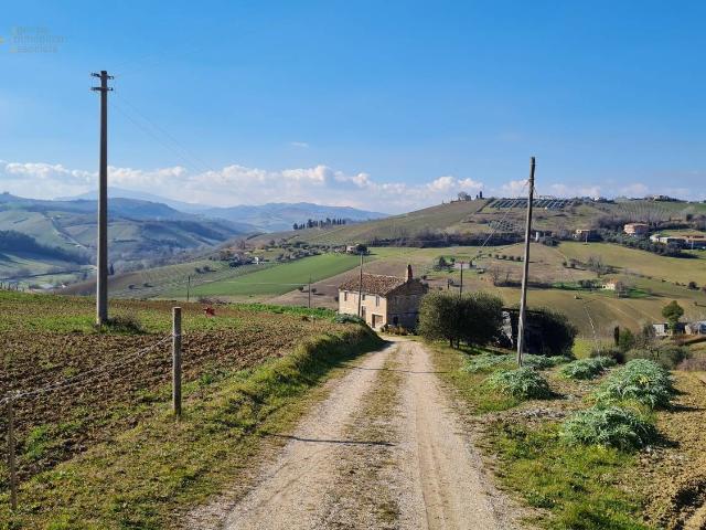 Rustico in vendita a San Giovanni, Marche