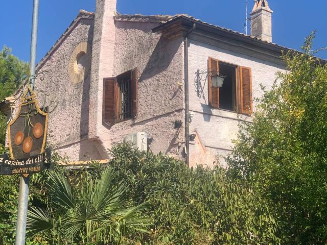 Rustico in vendita a Ponterotto, Marche