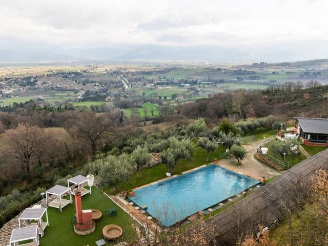 Rustico in vendita a Bevagna, Umbria