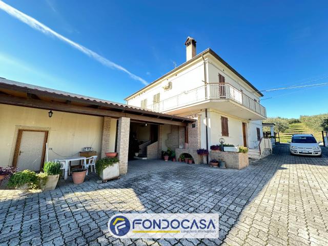 Villa Indipendente in vendita a Unione dei Comuni della Val Vibrata, Civitella Del Tronto
