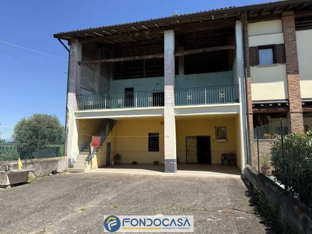 Rustico in vendita a Villaggio Famiglia, Rovato