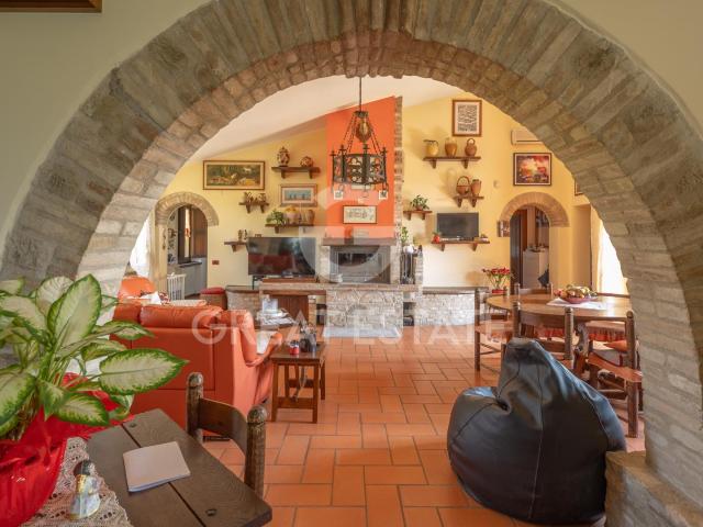 Casa in vendita a Assisi, Umbria