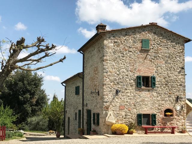 Locale Commerciale in vendita a Volterra, Pisa