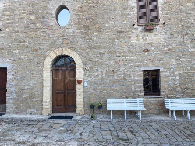 Villa Indipendente in affitto a Strada, Marche