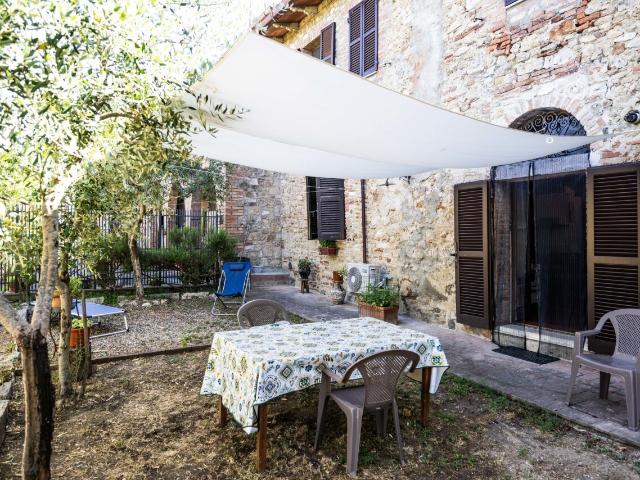 Rustico in vendita a Asciano, Toscana