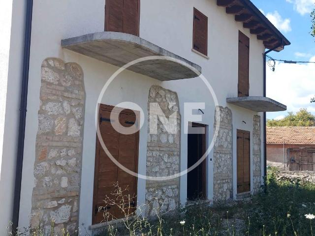 Rustico in vendita a Avezzano, Abruzzo