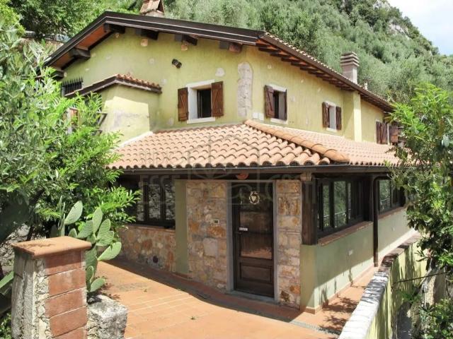 Rustico in vendita a Gello, Camaiore