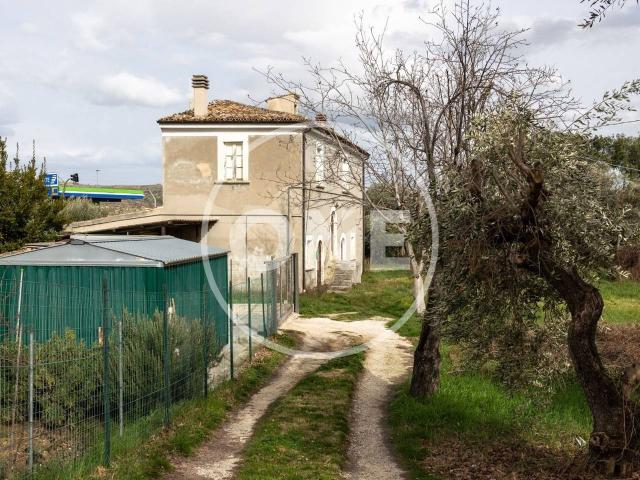 Rustico in vendita a Castiglione A Casauria, Abruzzo