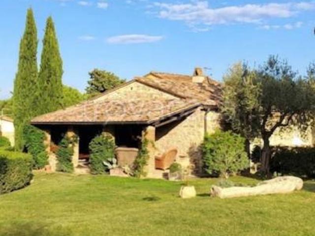 Rustico in vendita a Piazze, Cetona