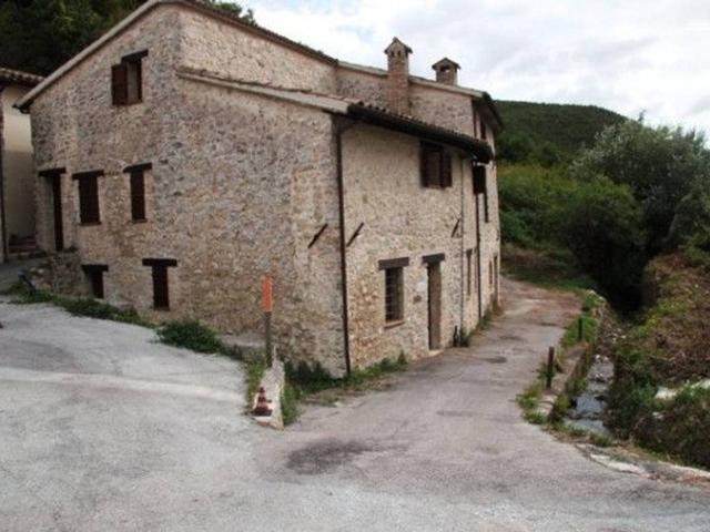 Rustico in vendita a Afrile, Foligno
