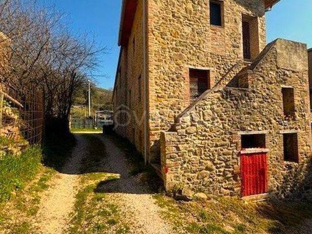 Rustico in vendita a Bivio Cerquiglino, Gualdo Cattaneo