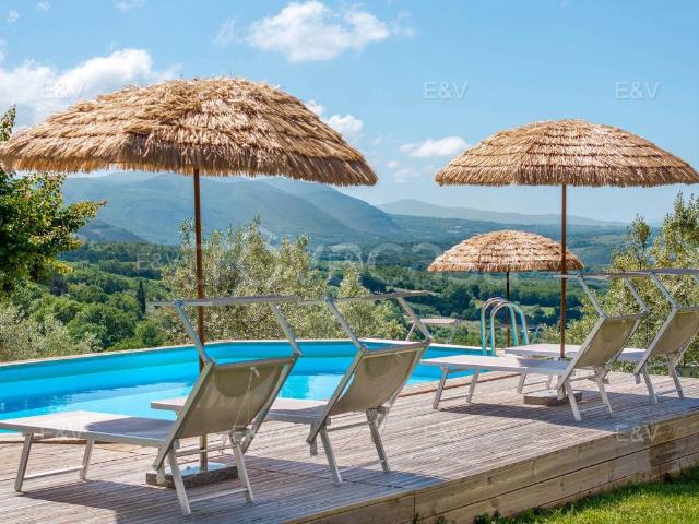 Rustico in vendita a Colpetrazzo, Umbria
