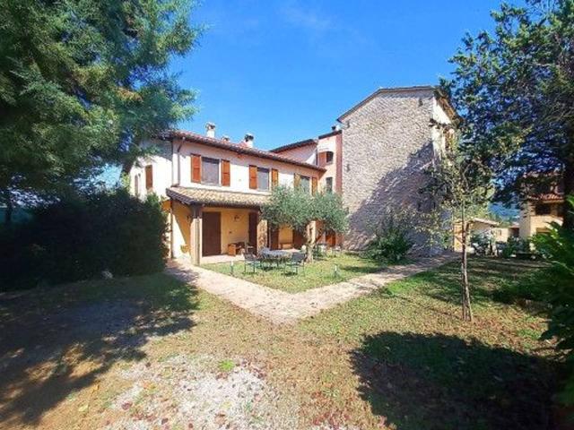 Rustico in vendita a Montecchio, Nocera Umbra