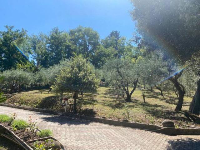 Rustico in vendita a Villa Fastiggi, Marche