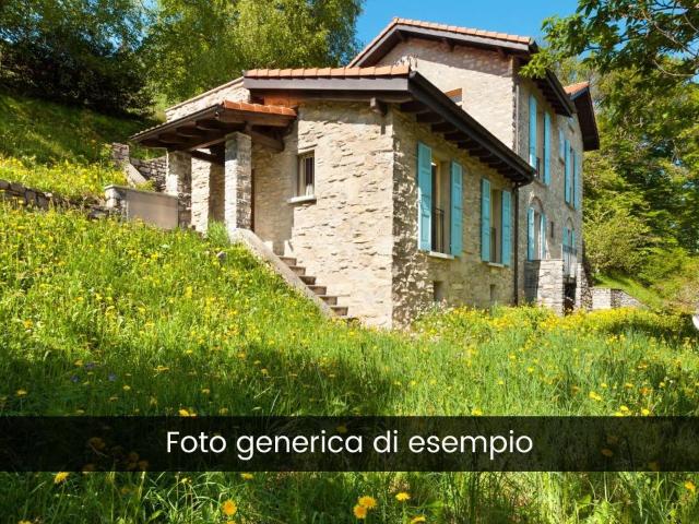 Rustico in vendita a Case la Valle di Tresole, Pesaro