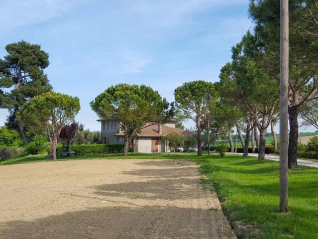 Rustico in vendita a Villa Betti, Pesaro