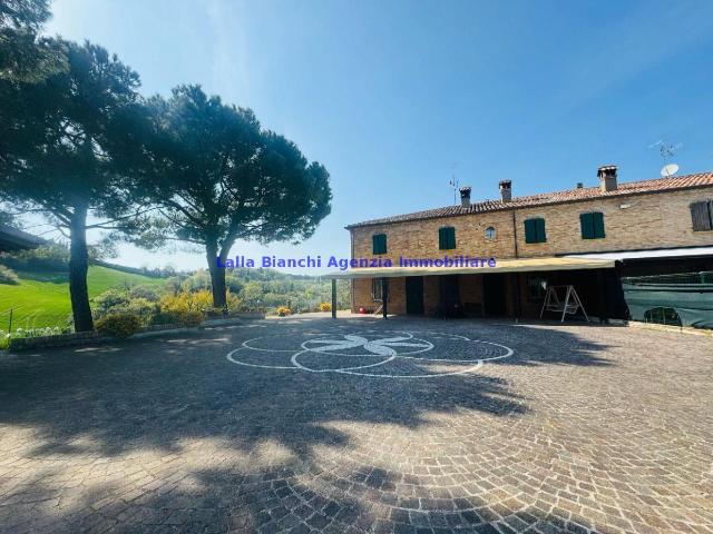 Rustico in vendita a Miralfiore, Pesaro