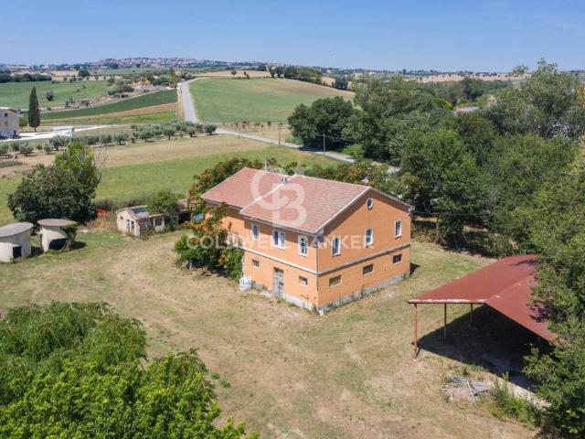 Rustico in vendita a Contrada Sant'Agostino, Marche