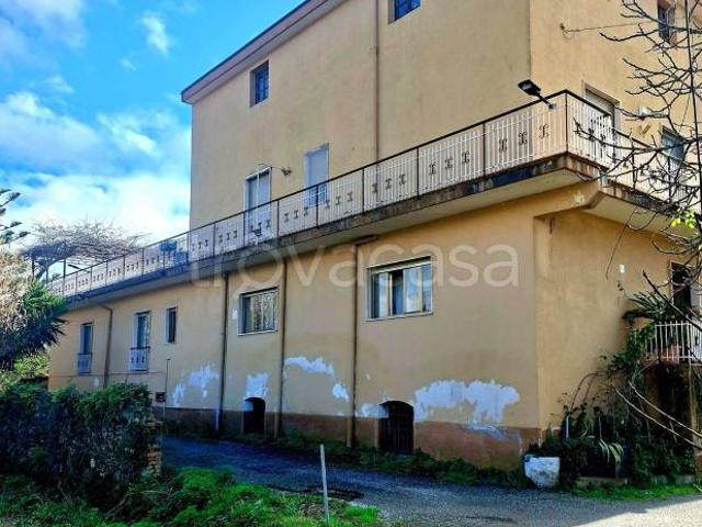 Rustico in vendita a Salerno, Campania