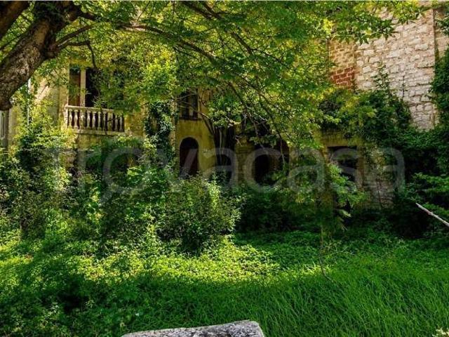 Rustico in vendita a Gualdo Tadino, Umbria