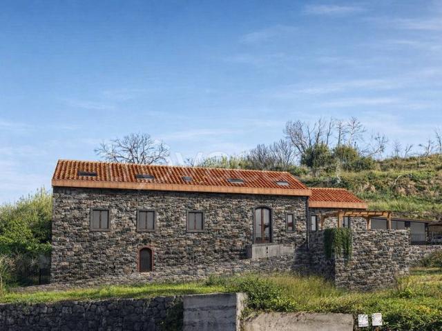 Rustico in vendita a Aci Catena, Sicilia