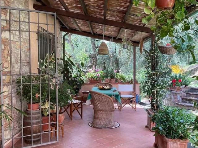 Rustico in vendita a Massarosa, Toscana