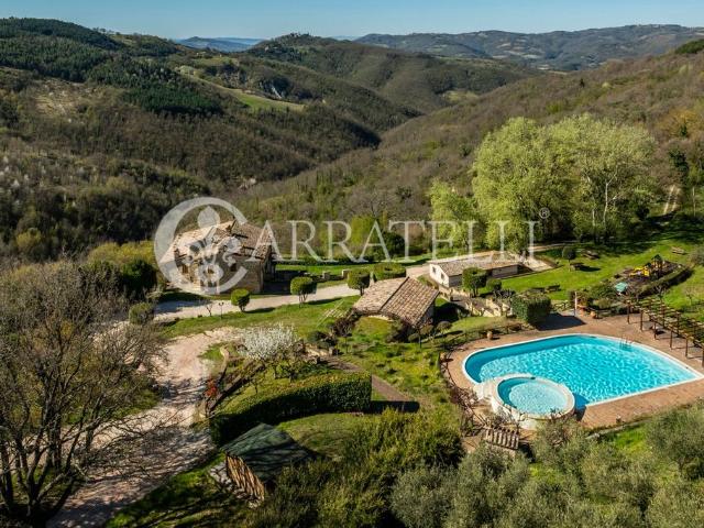 Rustico in vendita a Valfabbrica, Umbria