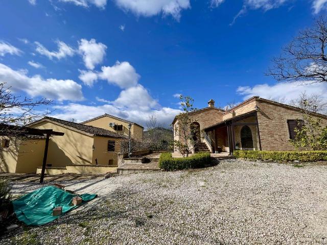 Casa in vendita a Cessapalombo, Macerata